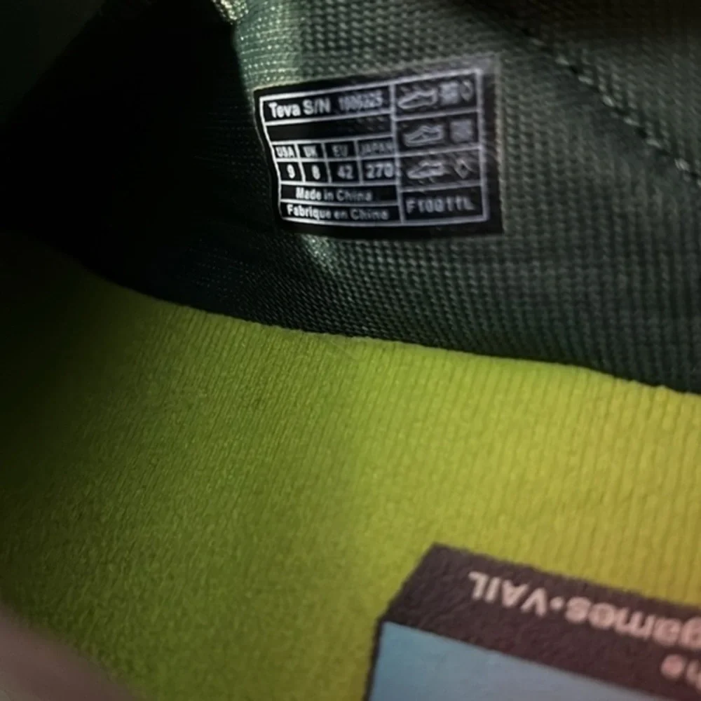 Teva SIZE 9,  S/N 1000225 green lace up shoes.